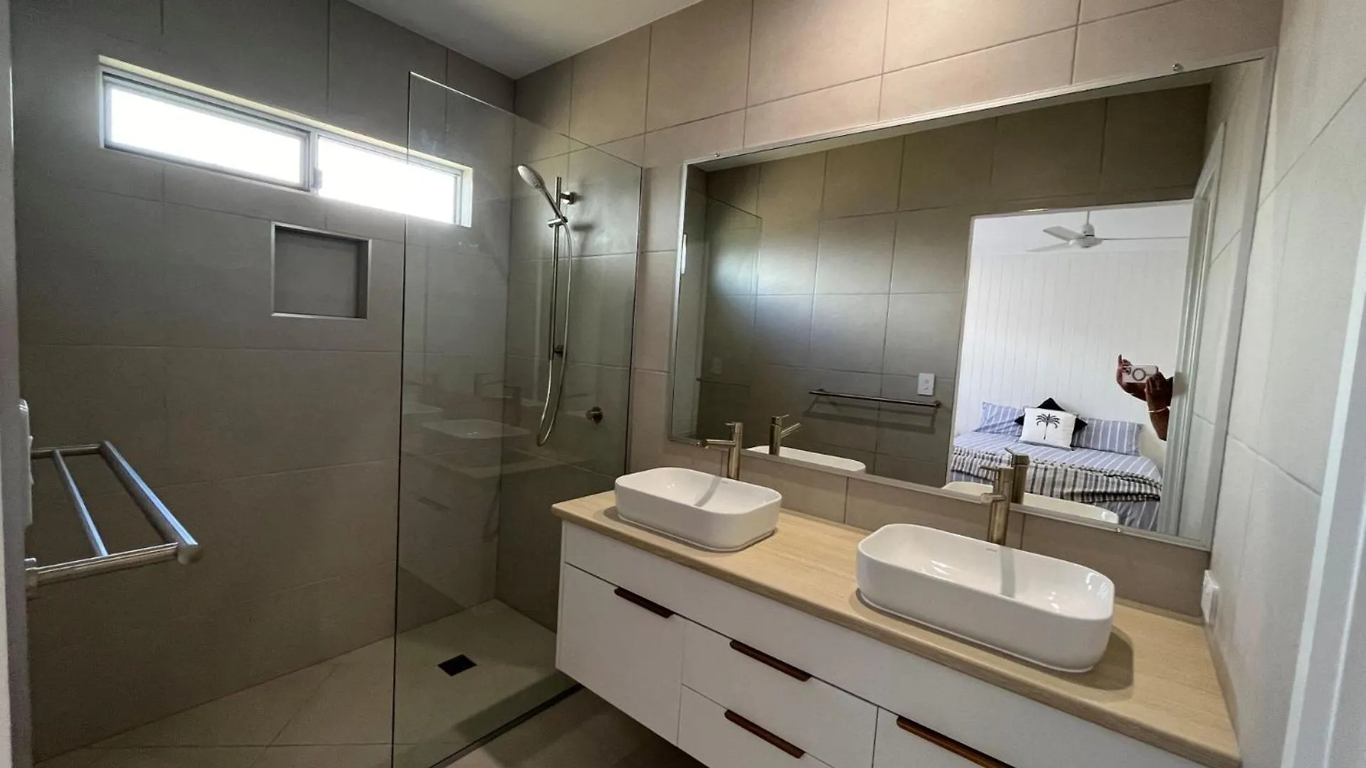 度假居 6 Yeri Drive - Rainbow Shores. Aircon. Pets Welcome. Walk To Beach 彩虹海滩