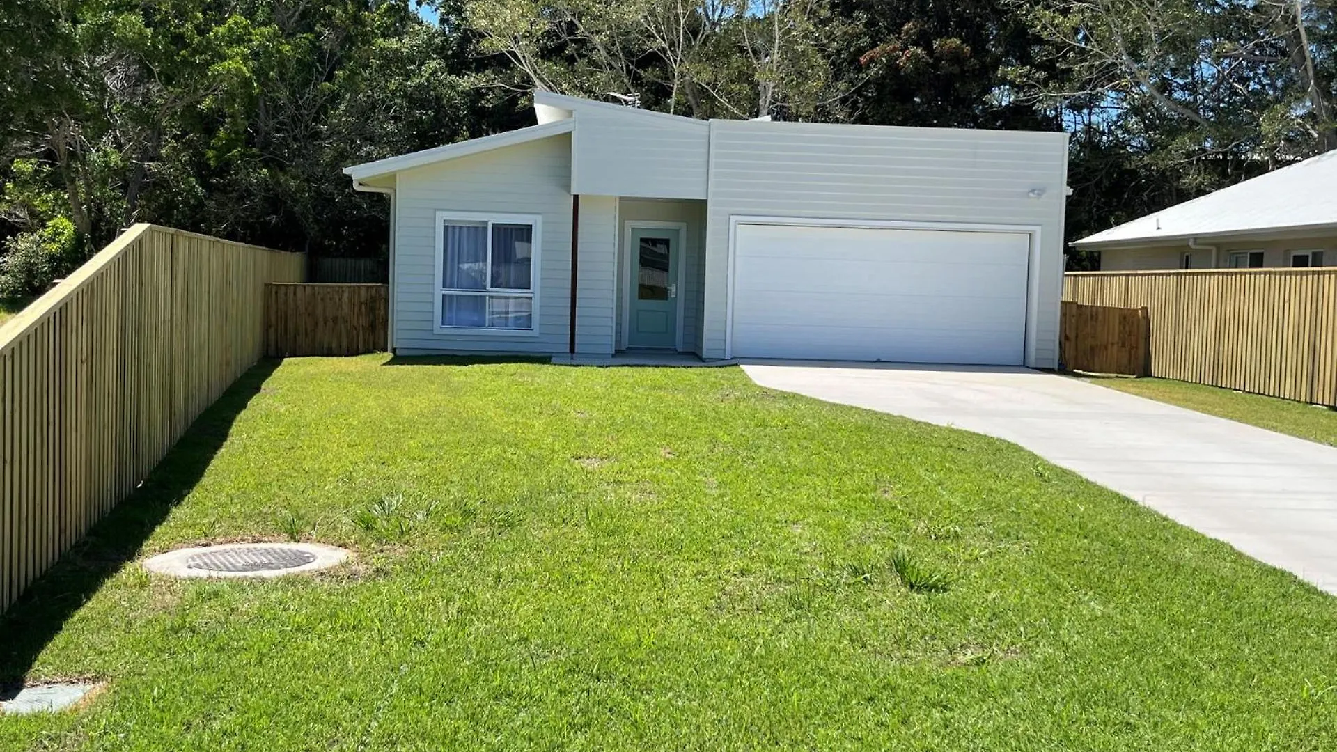 Holiday home 6 Yeri Drive - Rainbow Shores. Aircon. Pets Welcome. Walk To Beach Rainbow Beach